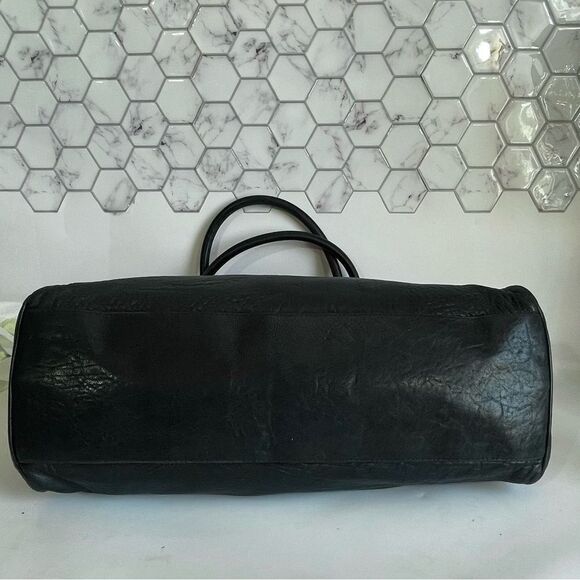 Fendi Black Leather Shoulder Bag Timeless Design - Picture 6 of 16